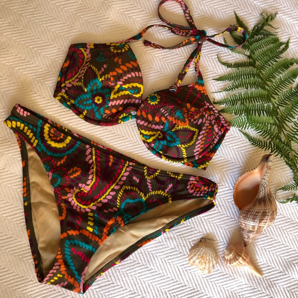 Victoria’s Secret Bikini Set. 36D top. M. bottom.